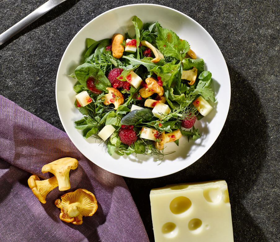 Wald- und Wiesensalat mit Emmentaler