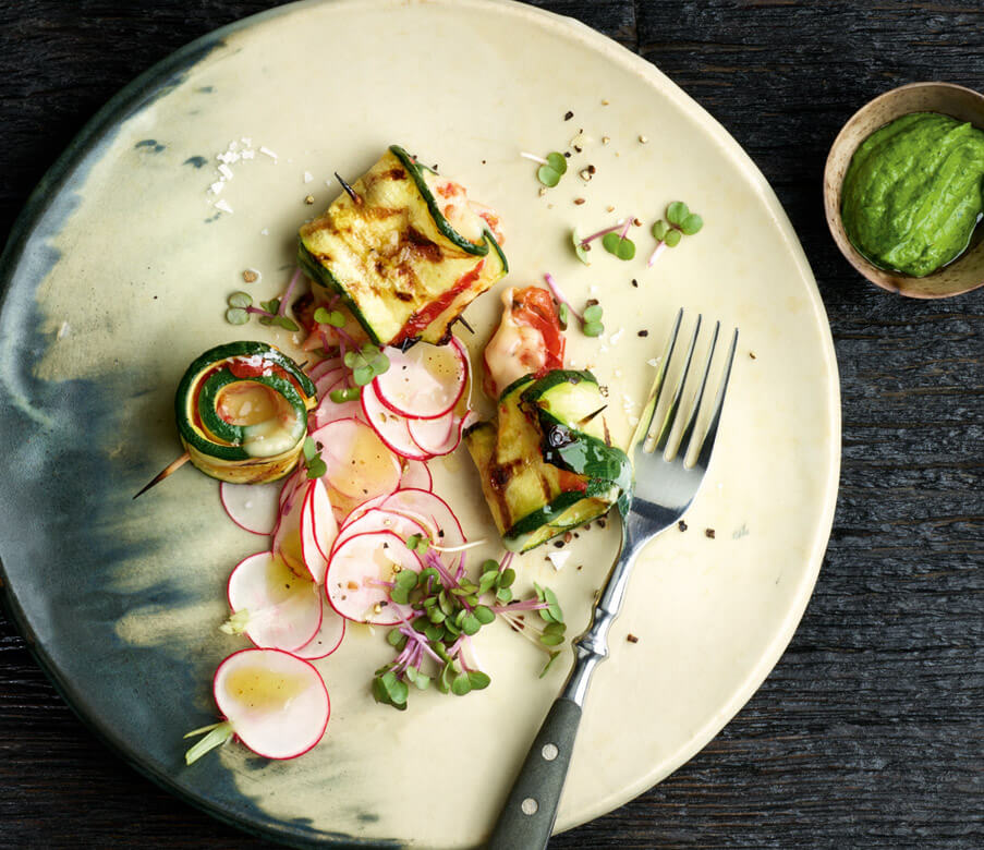 Heumilch-Emmentaler-Röllchen mit Salsa Verde