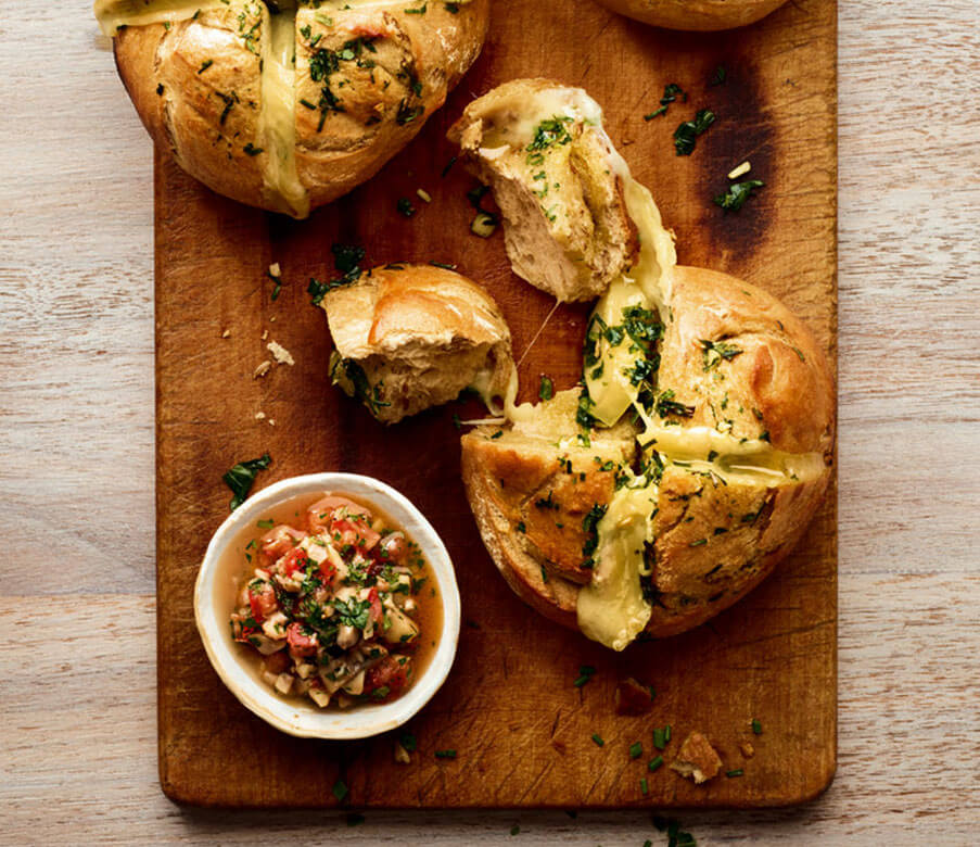 Grillbrötchen mit Heumilch-Bergkäse