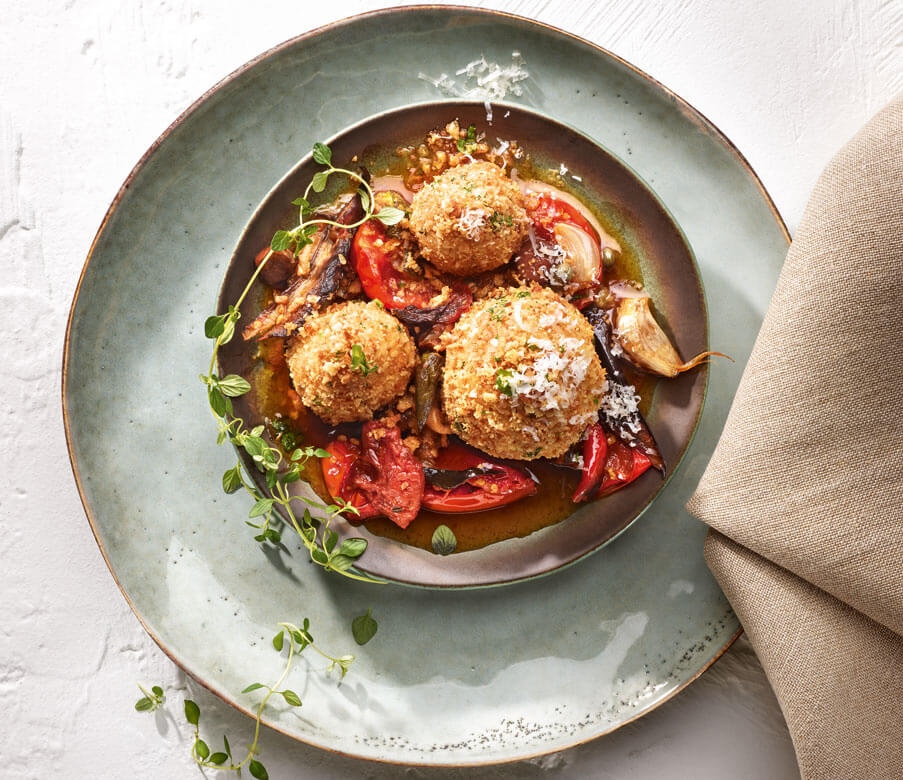 Heumilch Camembert-Grießknödel mit Ratatouille