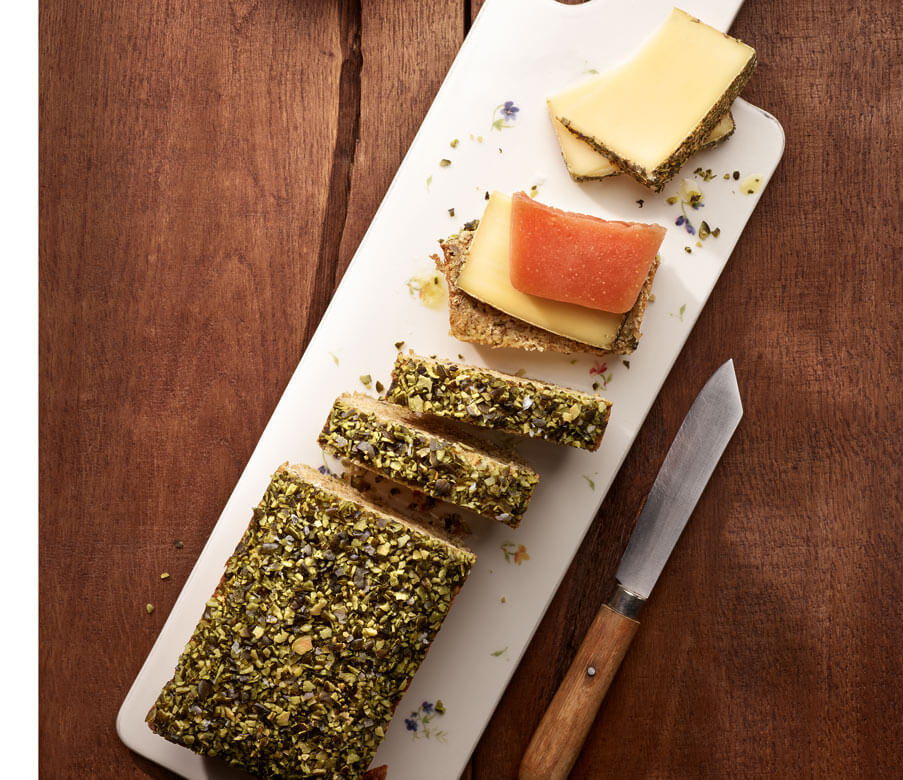 Quittenkäse mit Heumilch-Joghurt-Haferflockenbrot