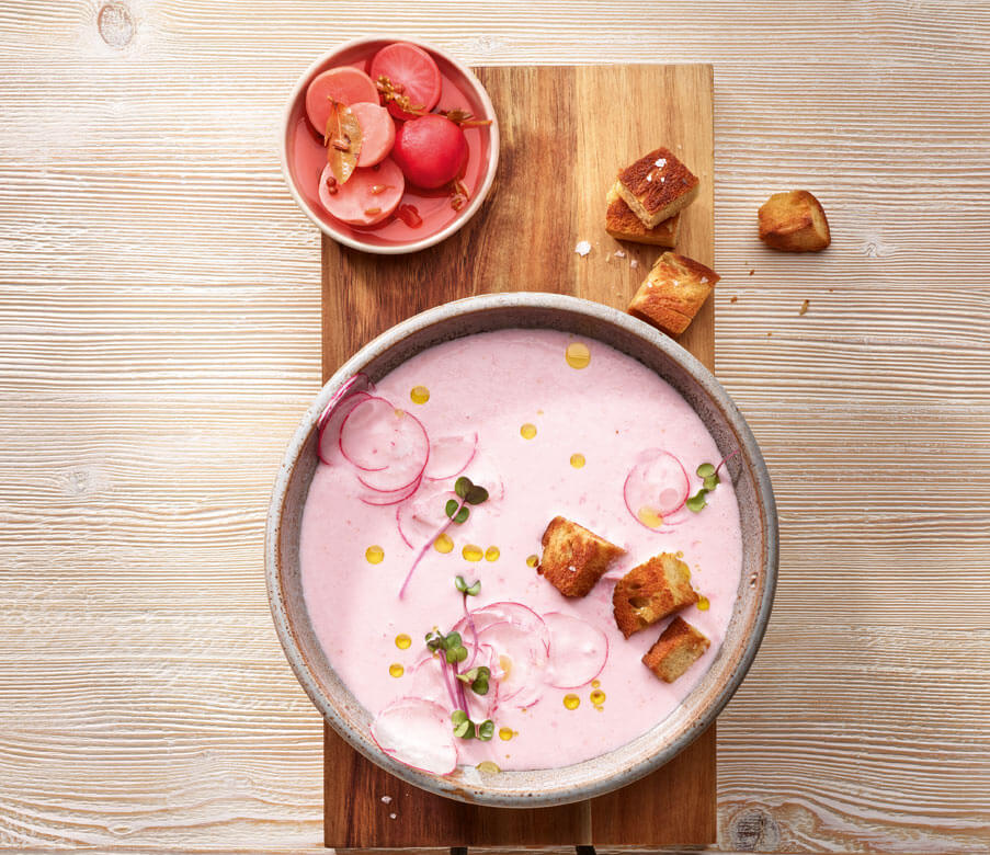 Heumilch-Joghurt-Kaltschale mit Radieschen