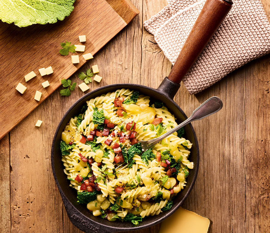 Herzhafte Wirsing-Nudeln mit Heumilch-Käse