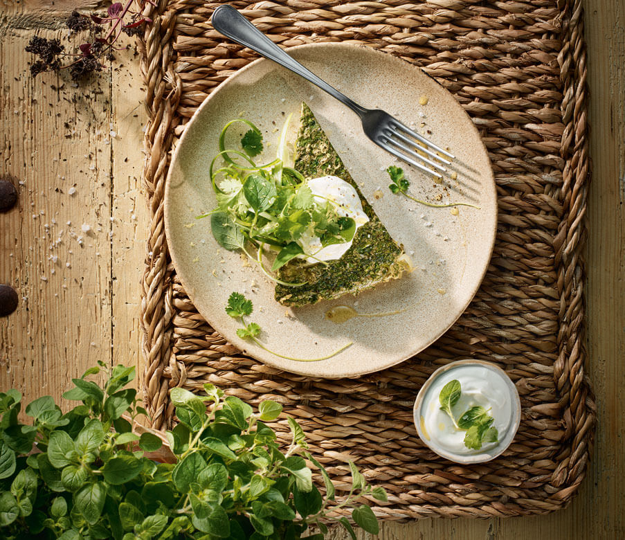 Frühlingskräuter-Frittata mit Heumilch-Bergkäse