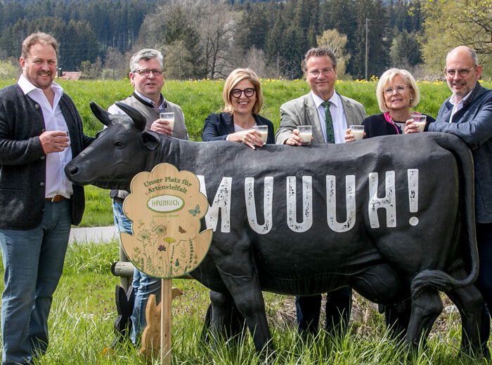 Minister Hauk zu Besuch in der Allgäuer Emmentalerkäserei Leupolz