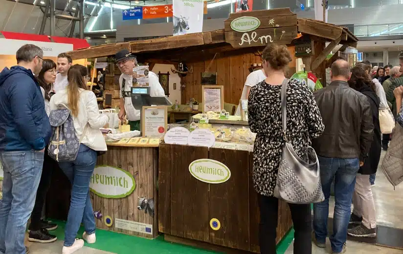 Slow Food Messe: Reges Interesse am Stand der ARGE Heumilch