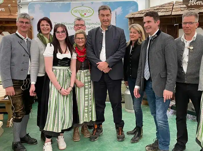 Markus Söder am Stand der ARGE Heumilch bei der Allgäuer Agrarschau 2023.