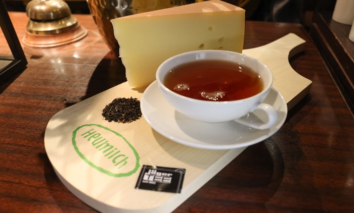 It´s tea time: Zeit für Cold-Brew-Tee mit köstlichem Heumilch-Käse