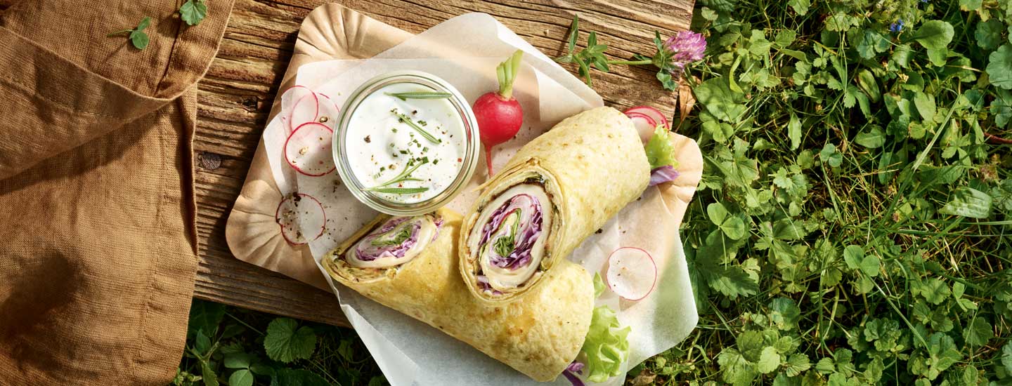 Wrap mit Käse und Sauerrahmdipp