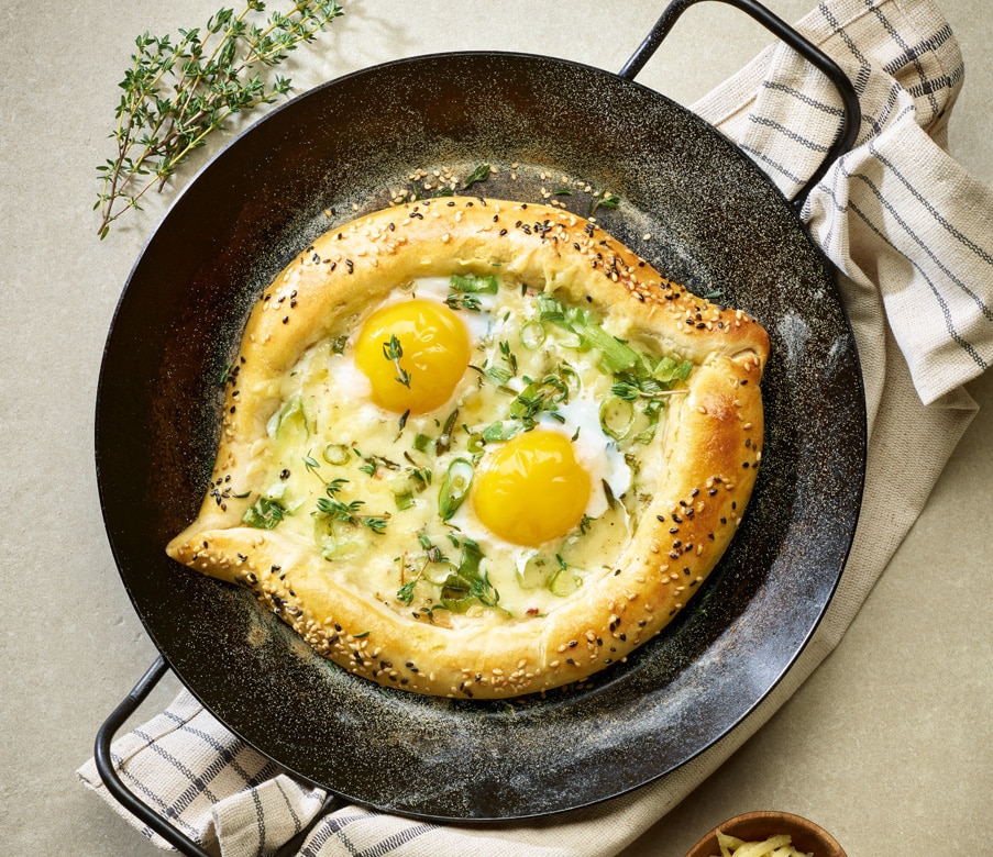 Khachapuri (georgisches Käsebrot)